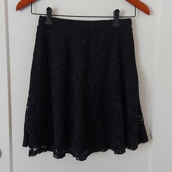ANGELA Lace Skirt Siz Large - Picture 3 of 6